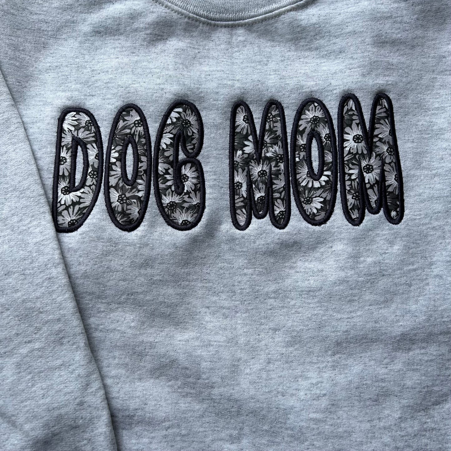 DOG MOM - Black Daisies